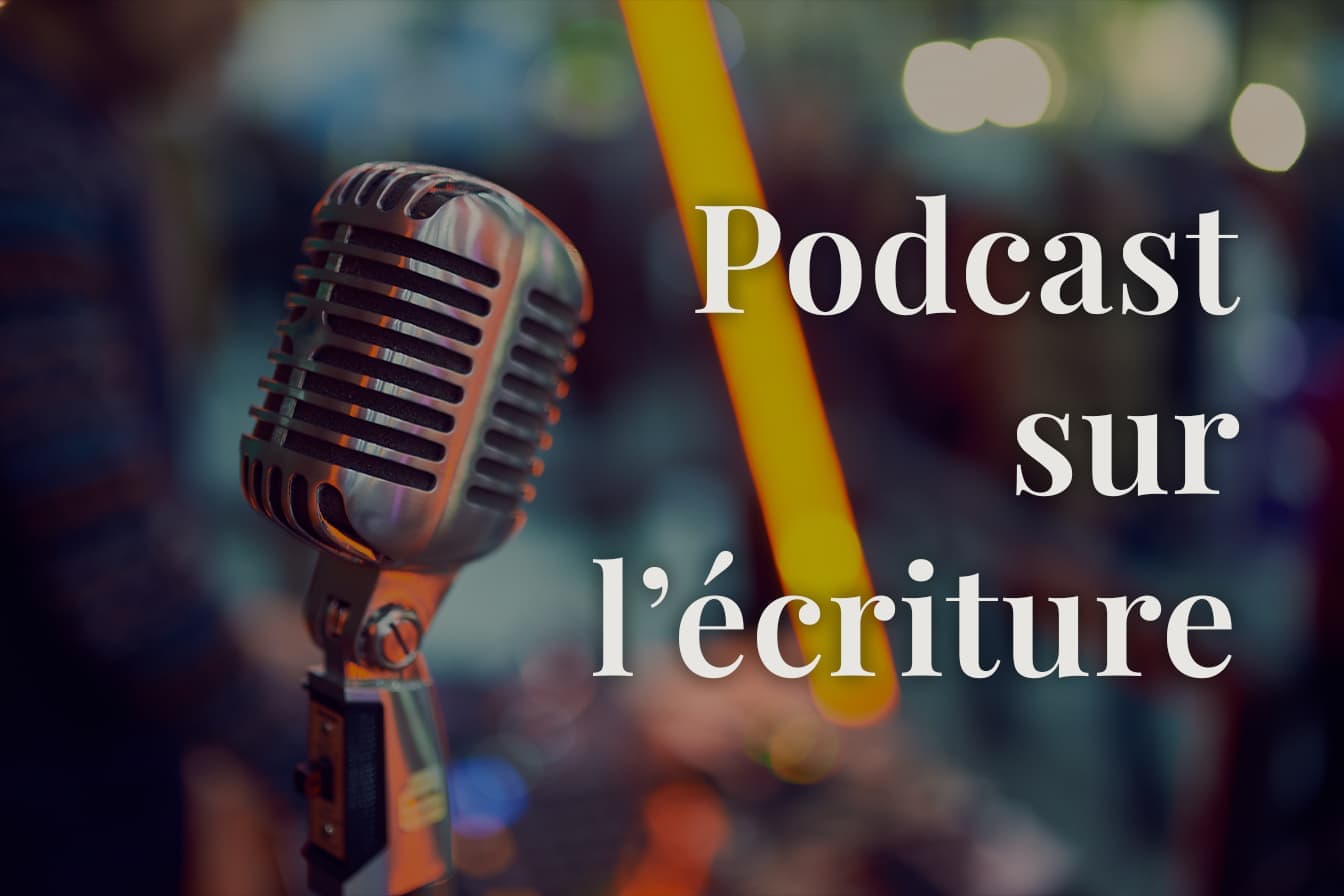 Micro vintage en gros plan avec le texte 'Podcast sur l'écriture'